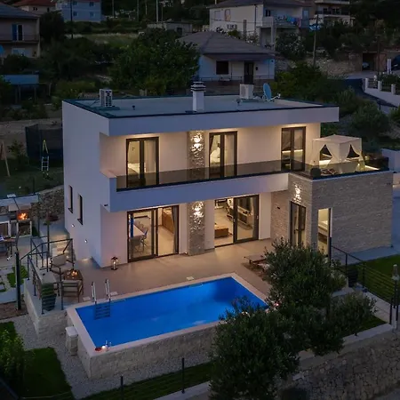 Villa La Familia Klis