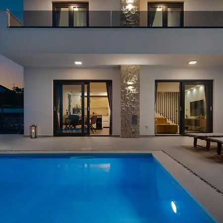 La Familia Villa