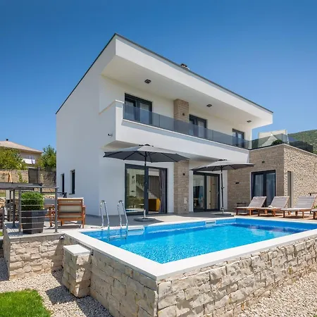 Villa La Familia Klis
